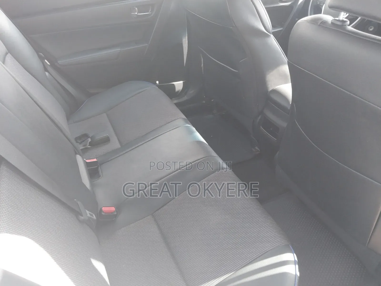 Toyota Corolla SE (1.8L 4cyl 2A) 2018 Silver