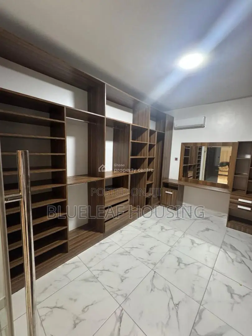 5bdrm House in Ashaley Botwe for sale
