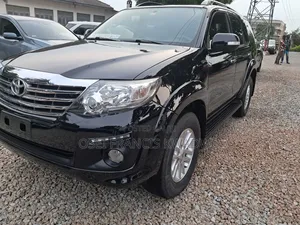 Toyota Fortuner 2.5 D AWD 2012 Black