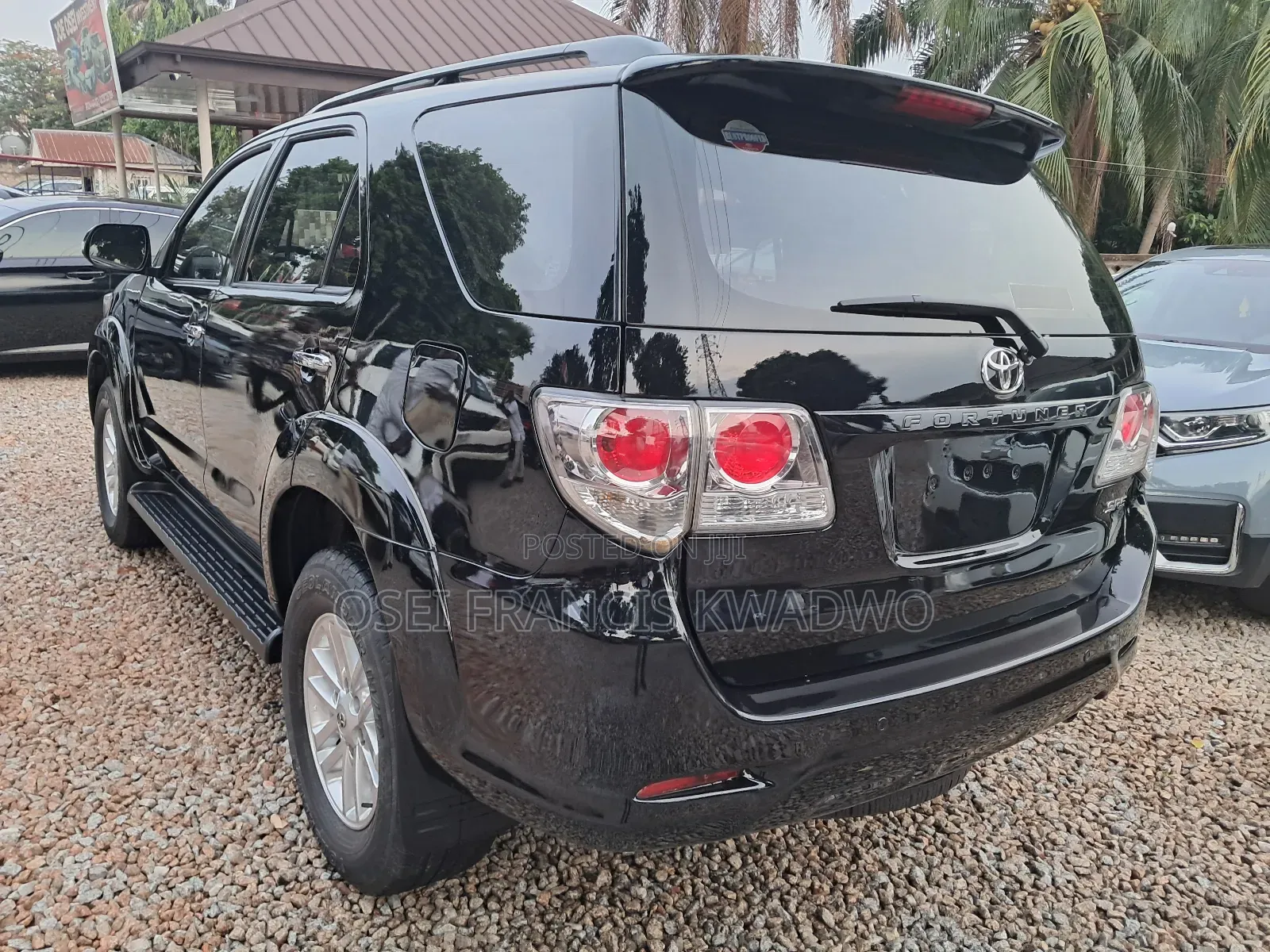 Toyota Fortuner 2.5 D AWD 2012 Black
