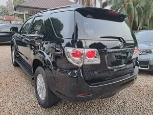 Toyota Fortuner 2.5 D AWD 2012 Black
