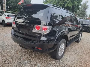 Toyota Fortuner 2.5 D AWD 2012 Black