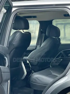 Land Rover Range Rover P400 SE SWB 2023 Gray