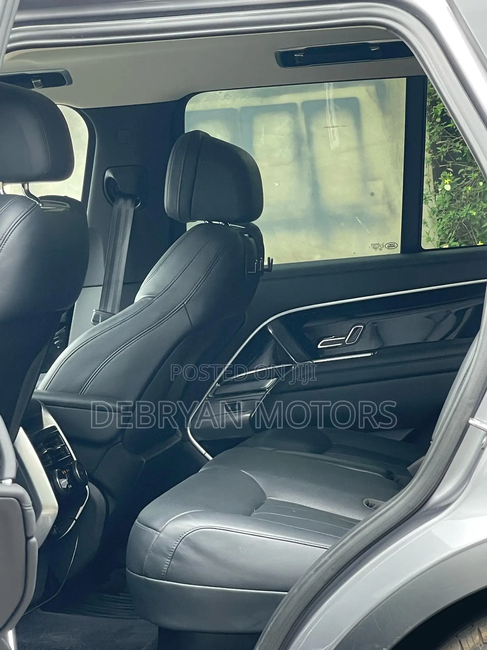 Land Rover Range Rover P400 SE SWB 2023 Gray
