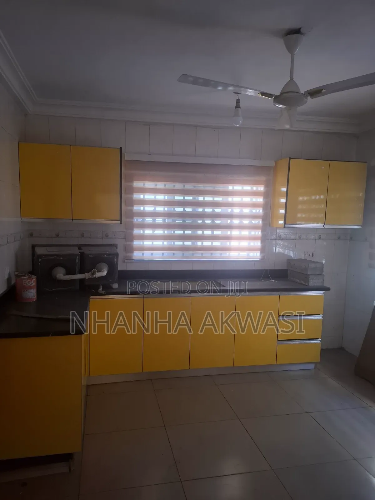 6bdrm House in Teme Community 11, Tema Metropolitan for sale