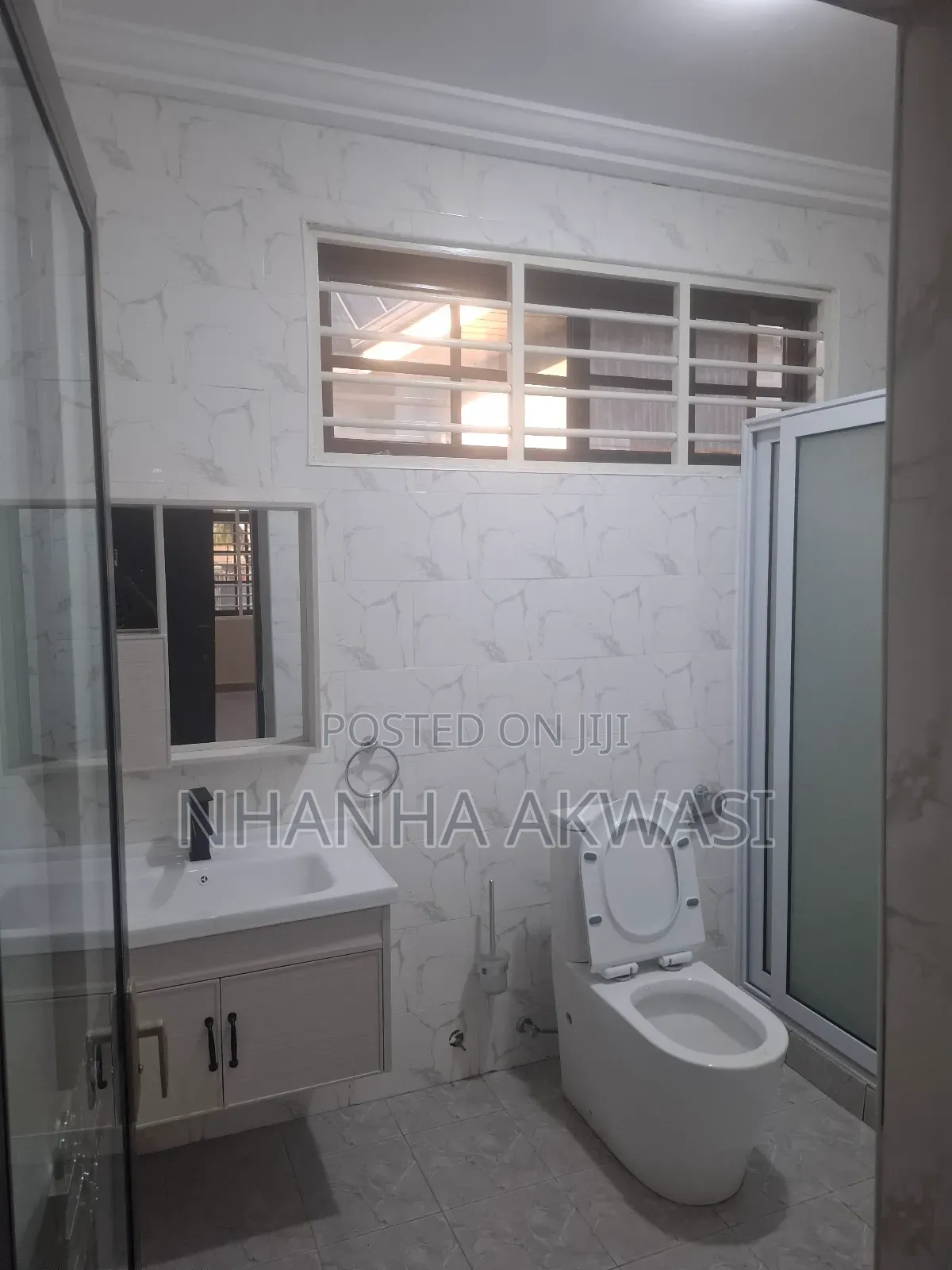 6bdrm House in Teme Community 11, Tema Metropolitan for sale