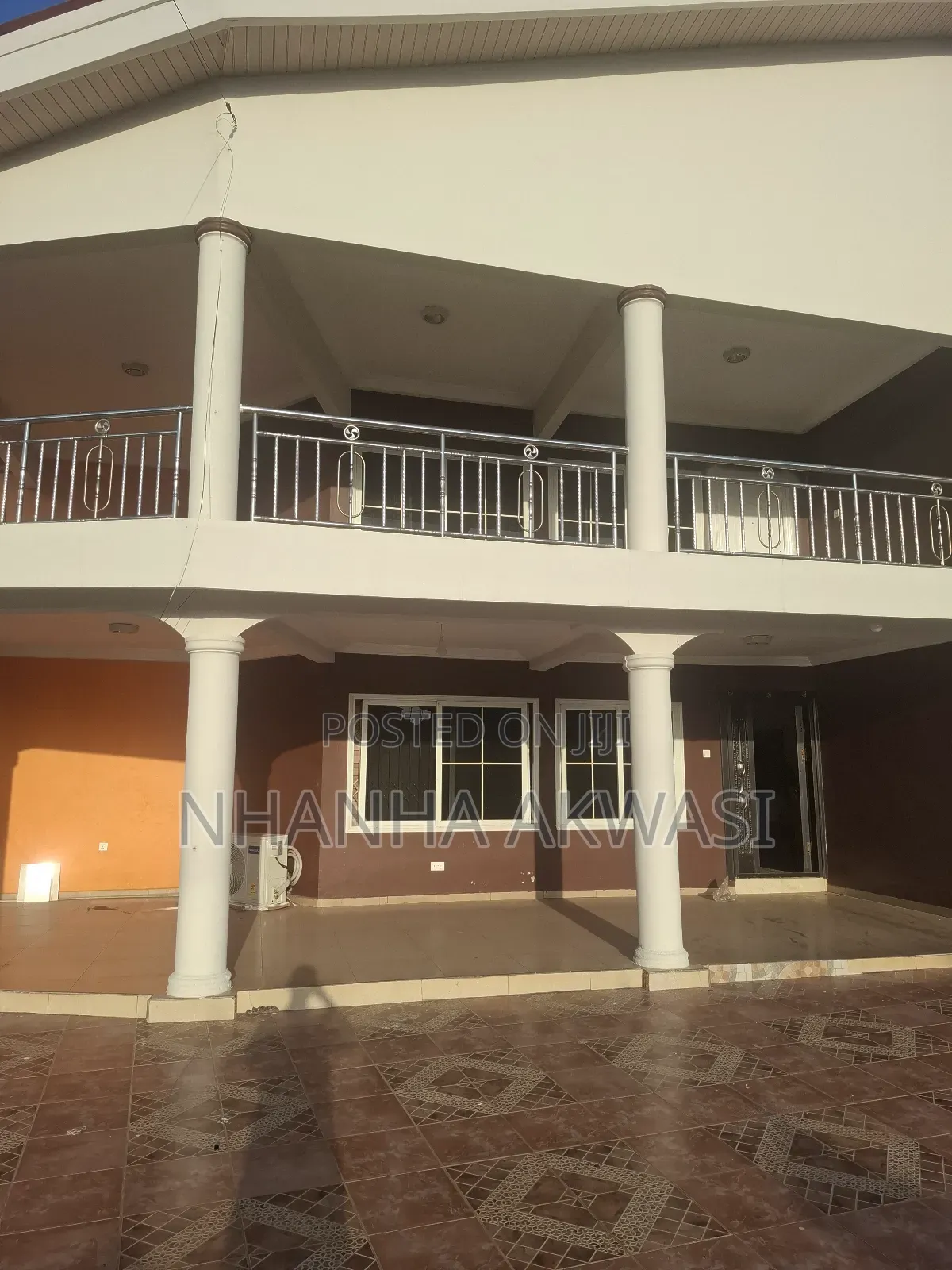 6bdrm House in Teme Community 11, Tema Metropolitan for sale