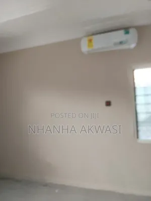 5bdrm House in Teme Community 11, Tema Metropolitan for sale