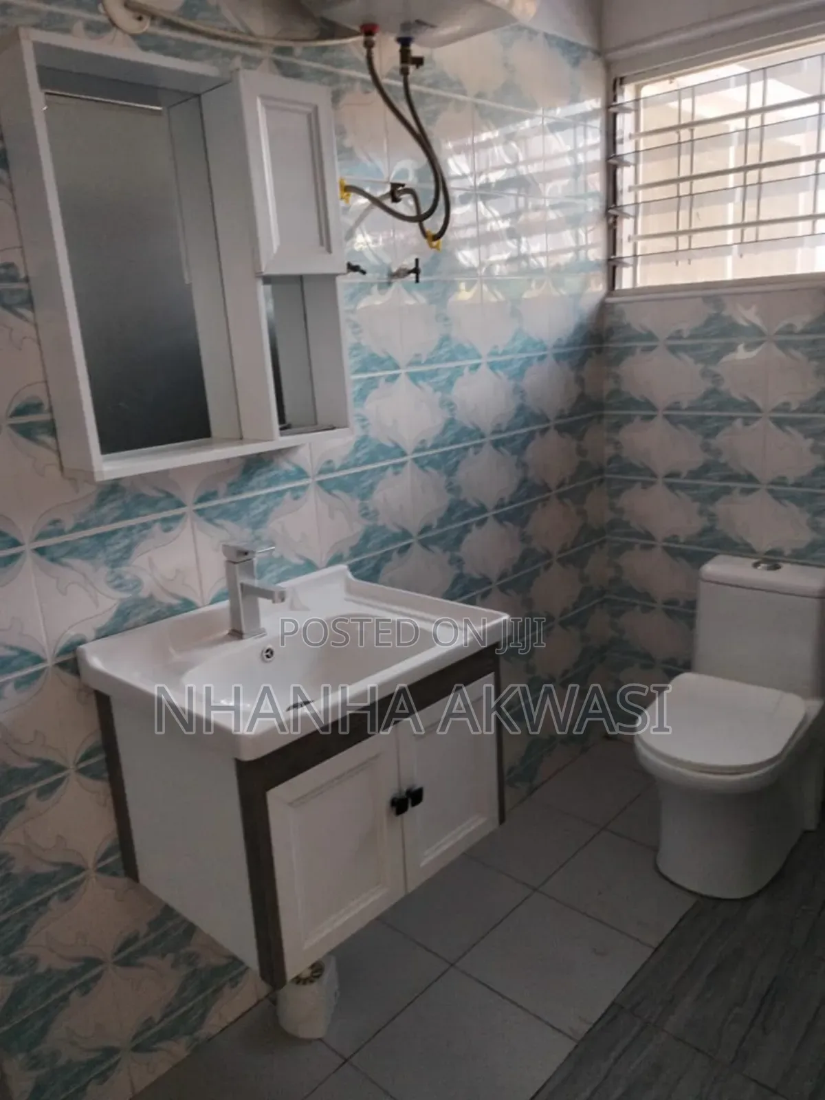 5bdrm House in Teme Community 11, Tema Metropolitan for sale