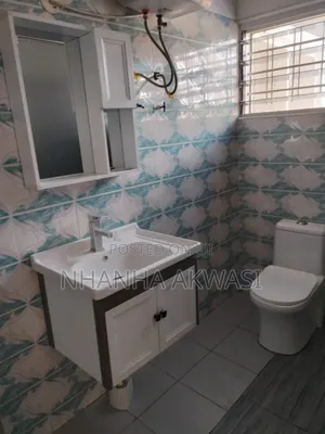 5bdrm House in Teme Community 11, Tema Metropolitan for sale