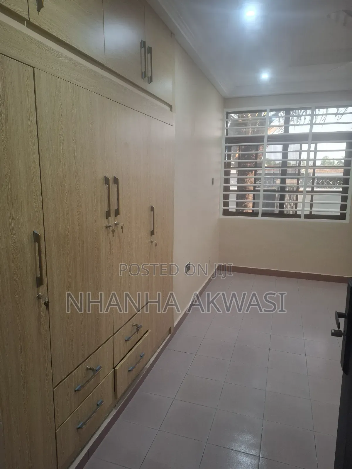 5bdrm House in Teme Community 11, Tema Metropolitan for sale
