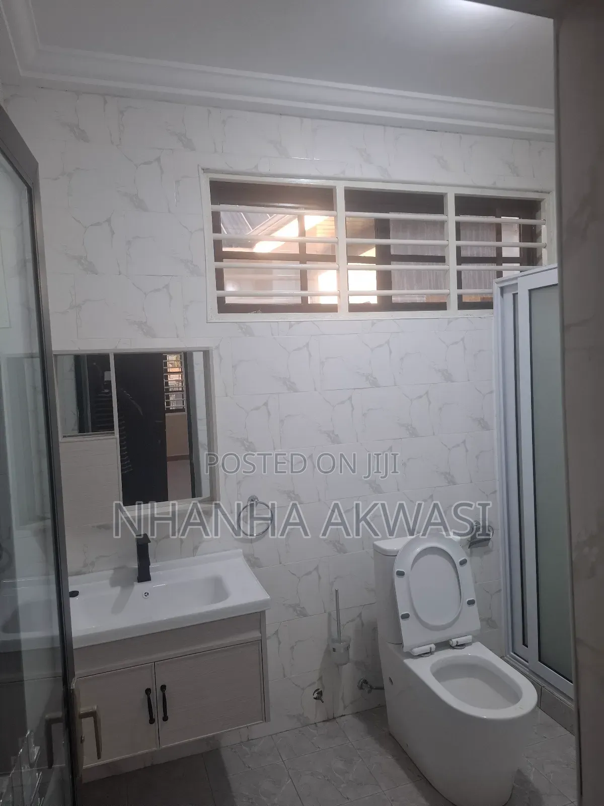 5bdrm House in Teme Community 11, Tema Metropolitan for sale