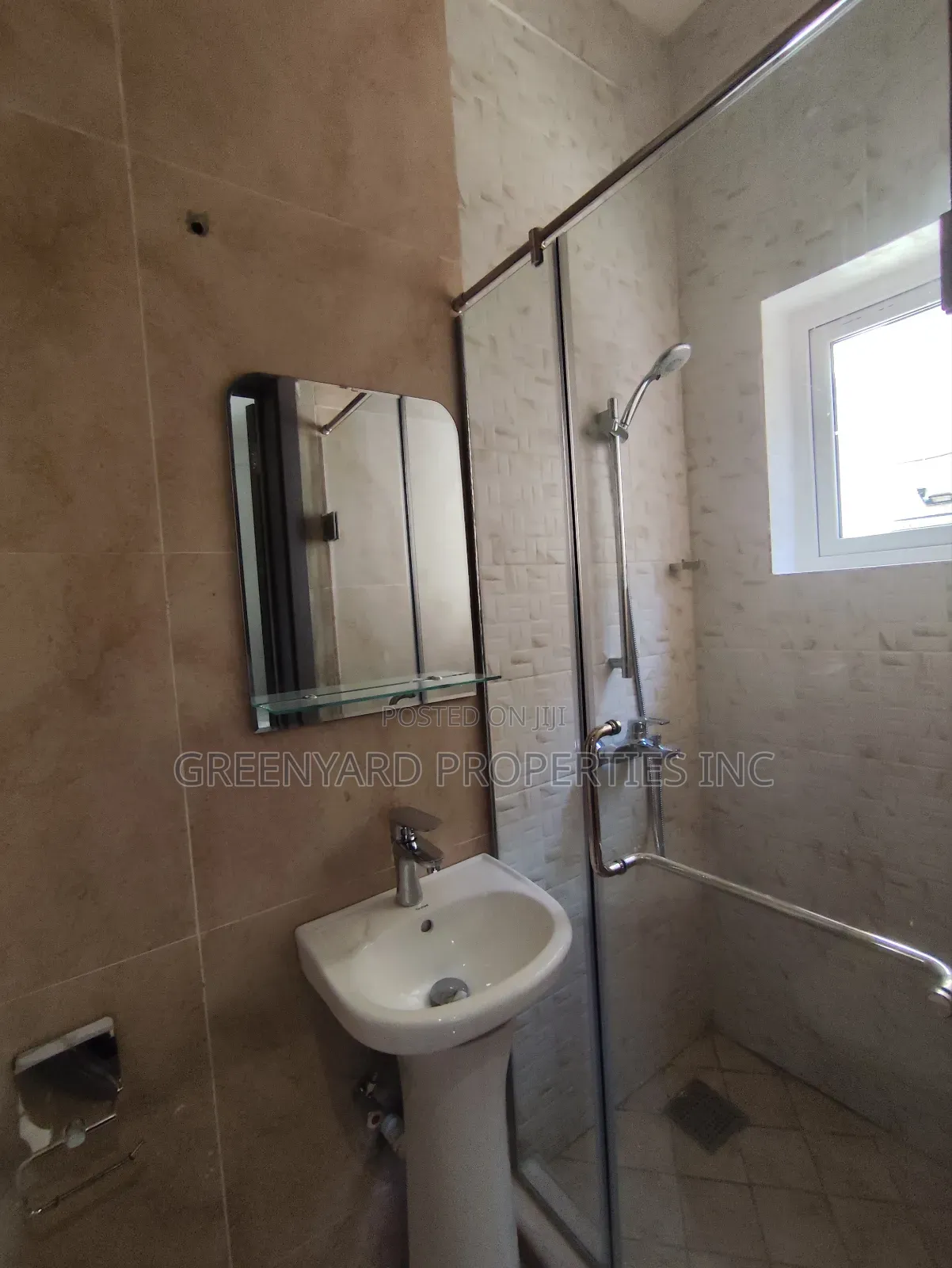 3bdrm Bedsitter in American House, East Legon for rent