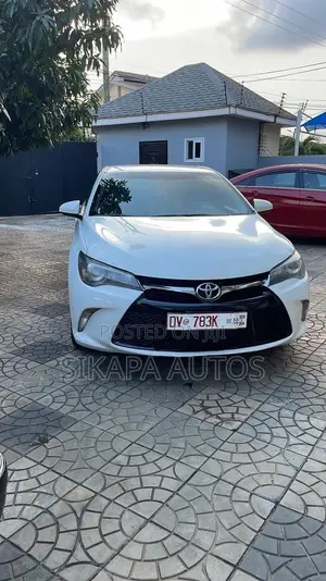 Photo - Toyota Camry 2017 White