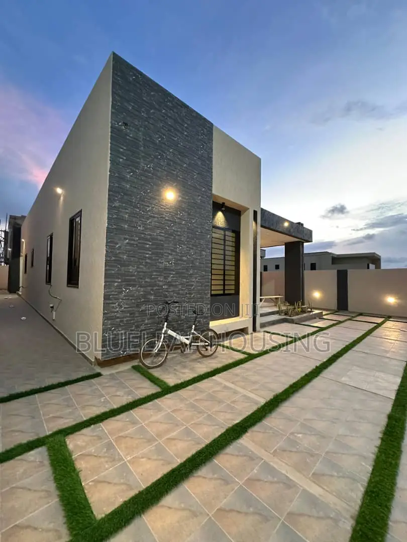 3bdrm House in Ashaley Botwe for sale