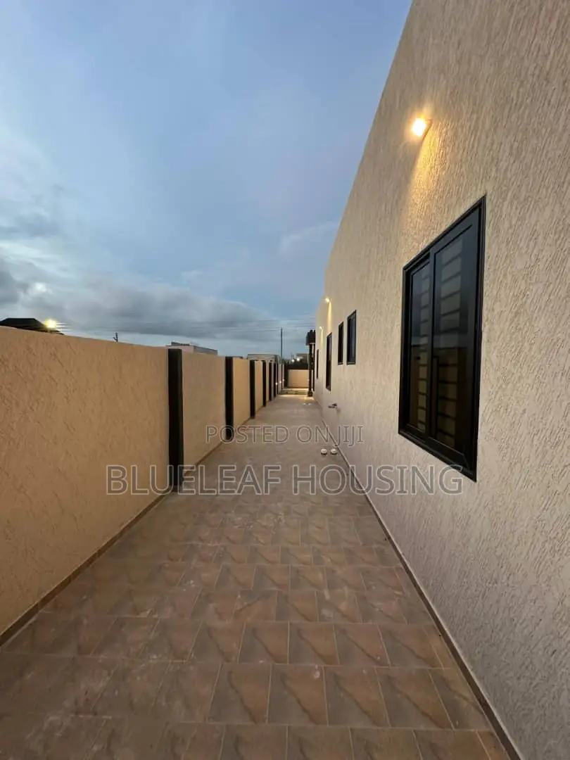3bdrm House in Ashaley Botwe for sale