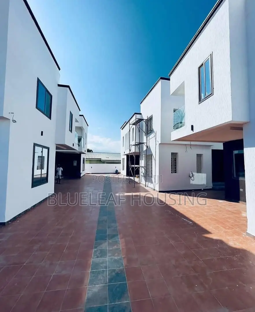 3bdrm House in Ashaley Botwe for sale