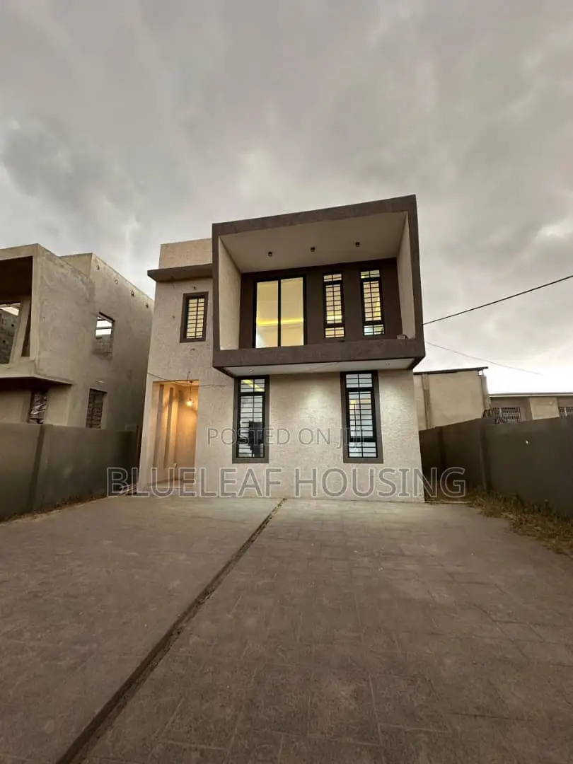3bdrm House in Ashaley Botwe for sale
