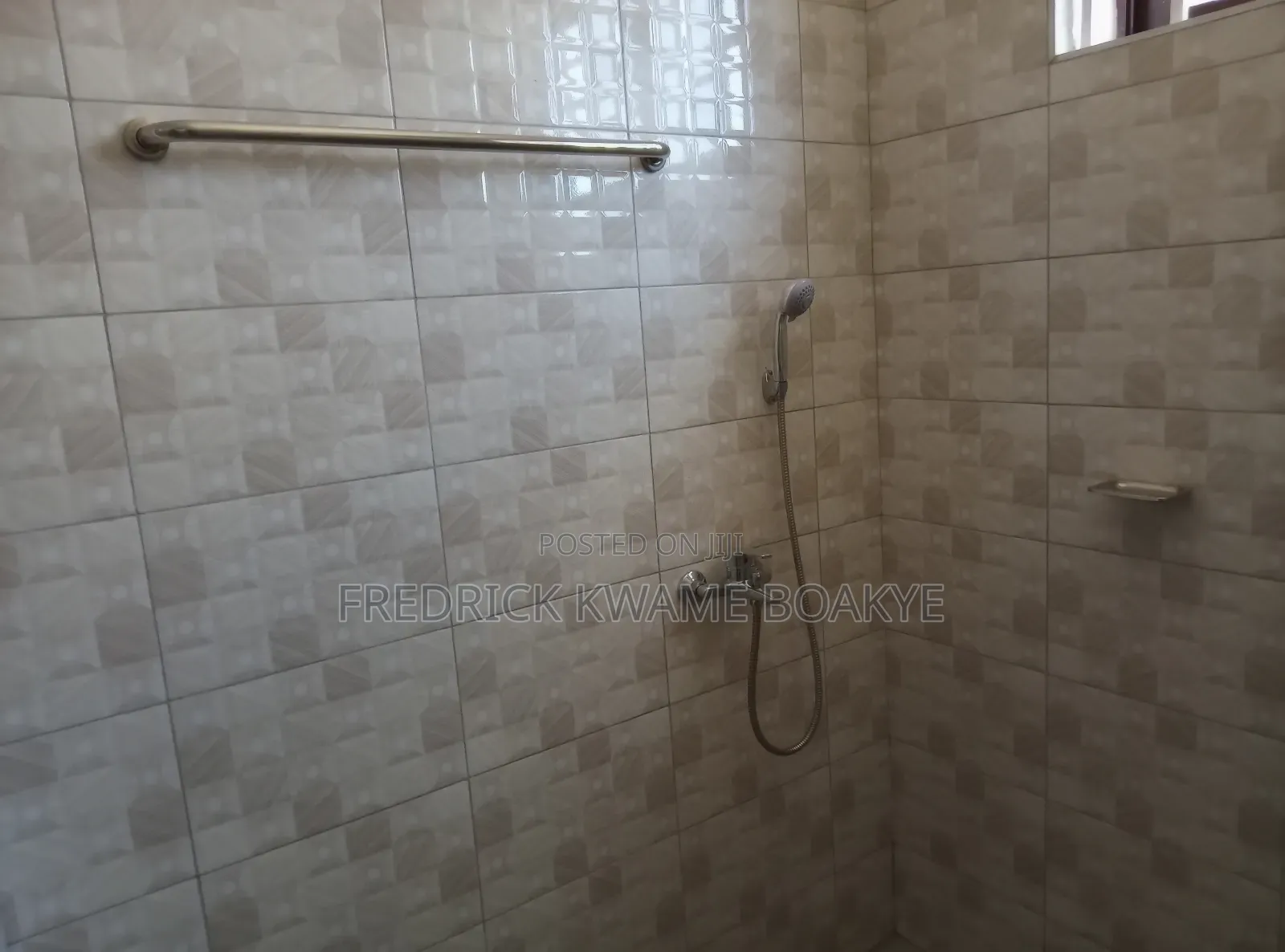 6bdrm House in Brother K Estate, Kumasi Metropolitan for sale