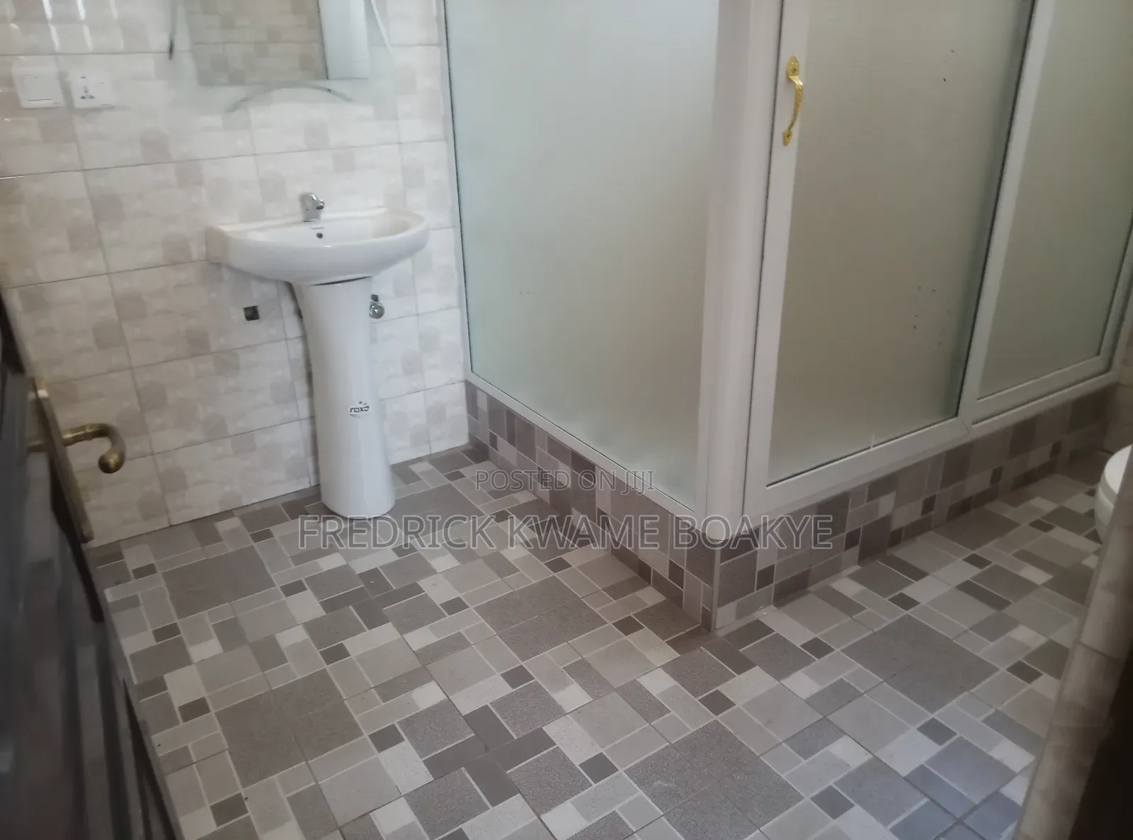 6bdrm House in Brother K Estate, Kumasi Metropolitan for sale