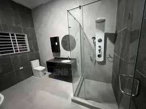 5bdrm House in Achimota for sale