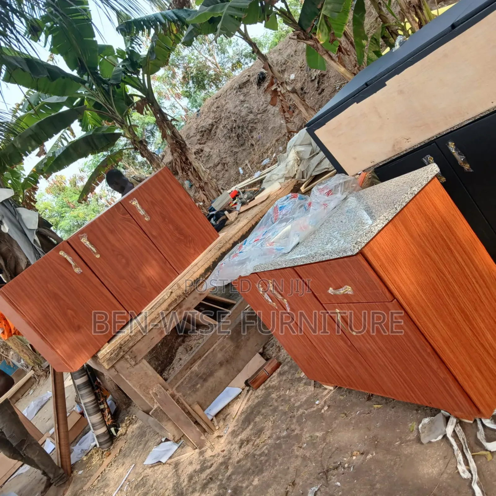 Quality Cabinet With Silk