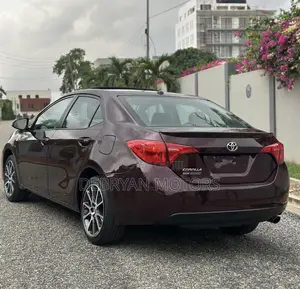 Toyota Corolla SE (1.8L 4cyl 6M) 2018 Burgundy