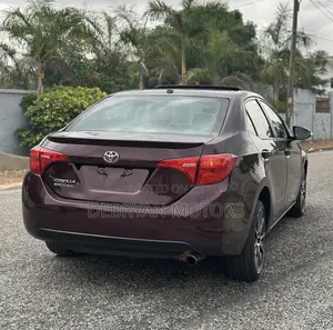Toyota Corolla SE (1.8L 4cyl 6M) 2018 Burgundy