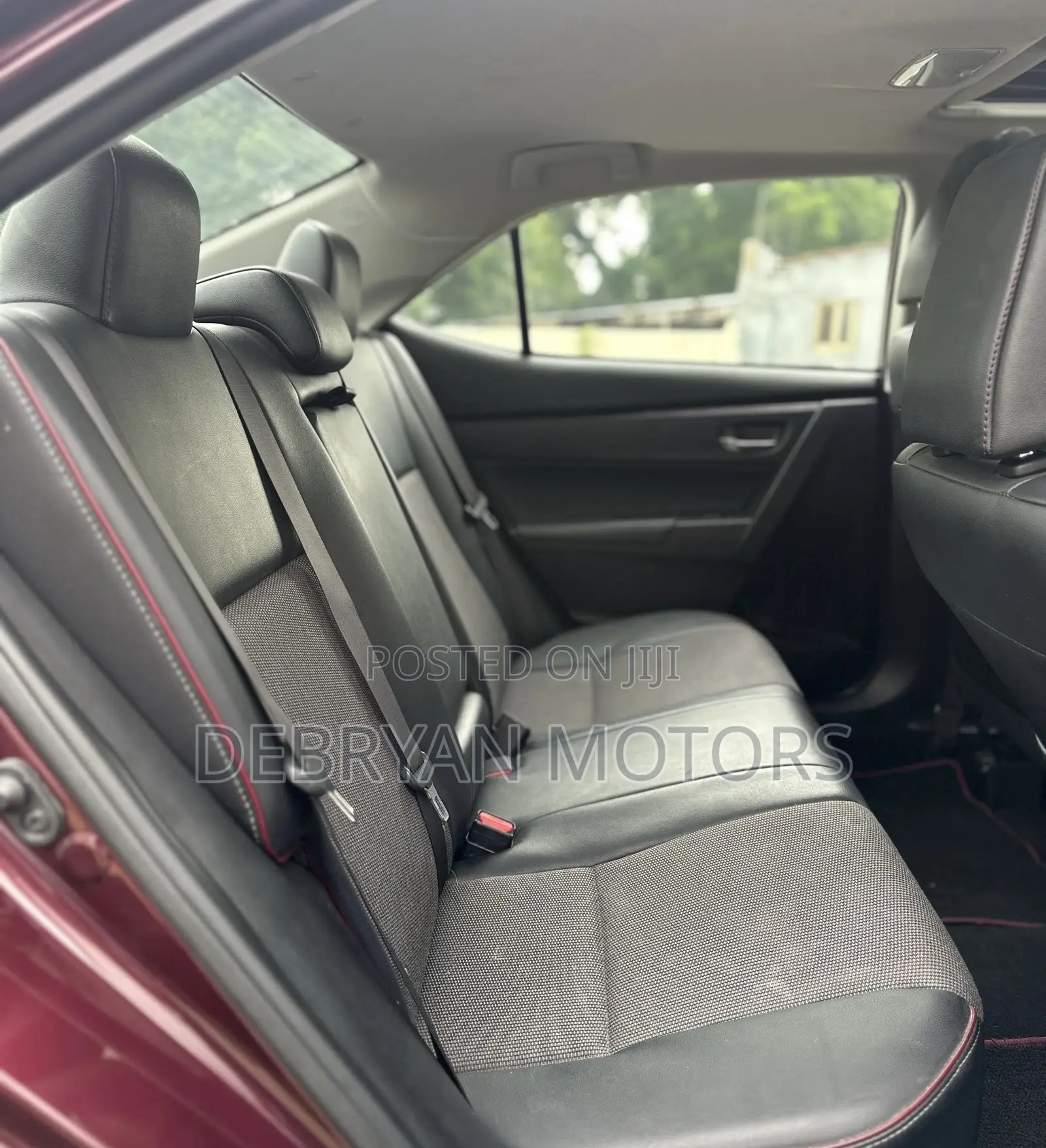 Toyota Corolla SE (1.8L 4cyl 6M) 2018 Burgundy