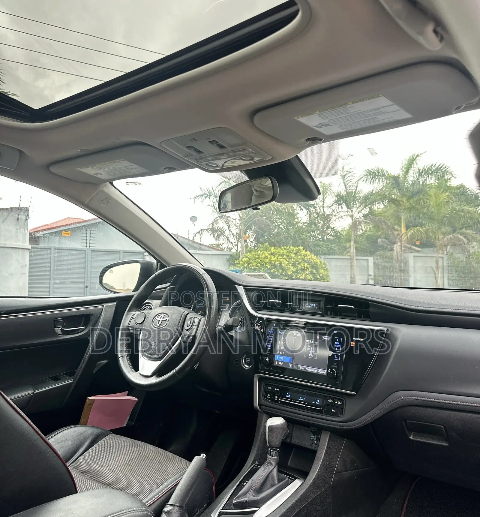 Toyota Corolla SE (1.8L 4cyl 6M) 2018 Burgundy
