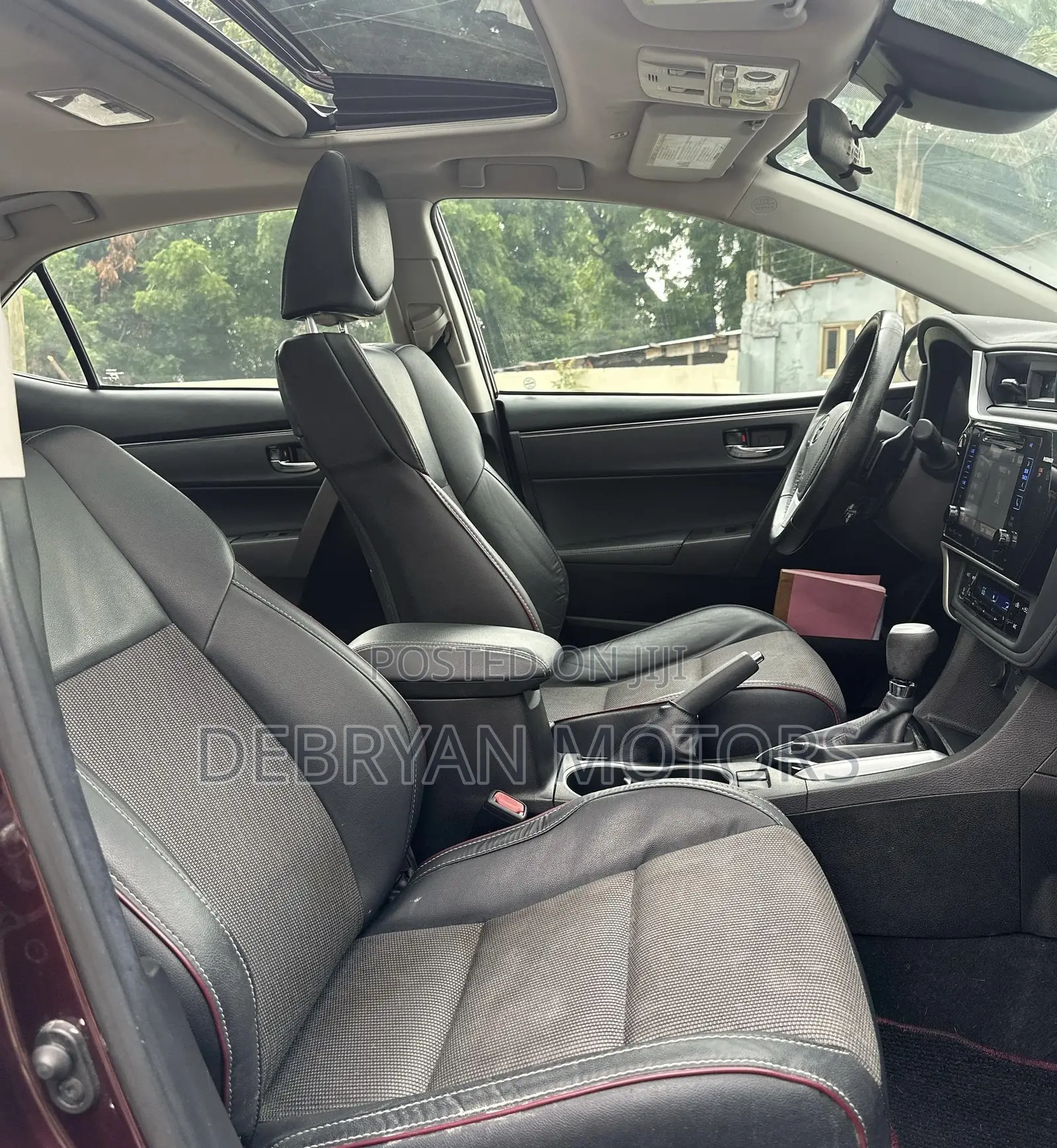 Toyota Corolla SE (1.8L 4cyl 6M) 2018 Burgundy