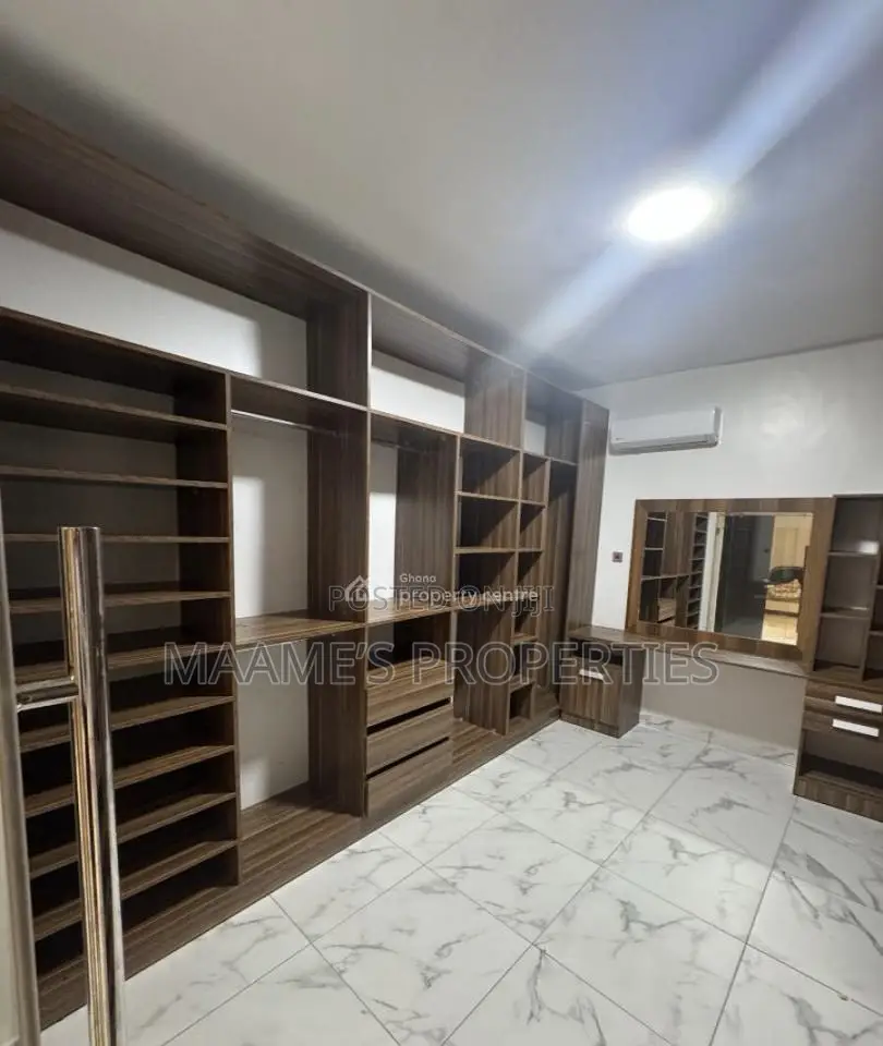 5bdrm Duplex in Ashaley Botwe for sale