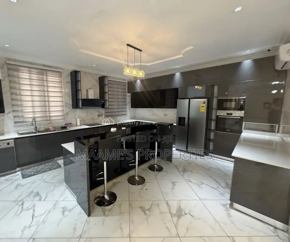5bdrm Duplex in Ashaley Botwe for sale