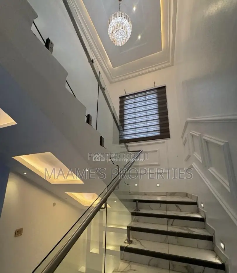 5bdrm Duplex in Ashaley Botwe for sale