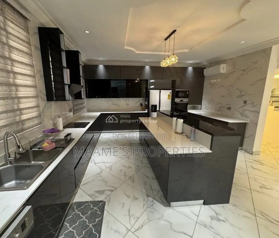 5bdrm Duplex in Ashaley Botwe for sale