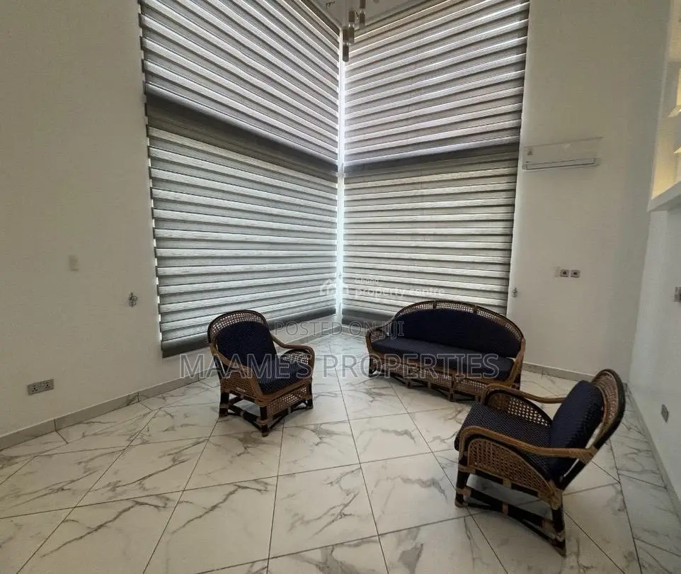 5bdrm Duplex in Ashaley Botwe for sale