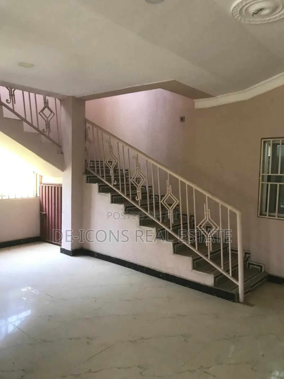 6bdrm House in De-Icons Real Estate, Awutu Senya East Municipal