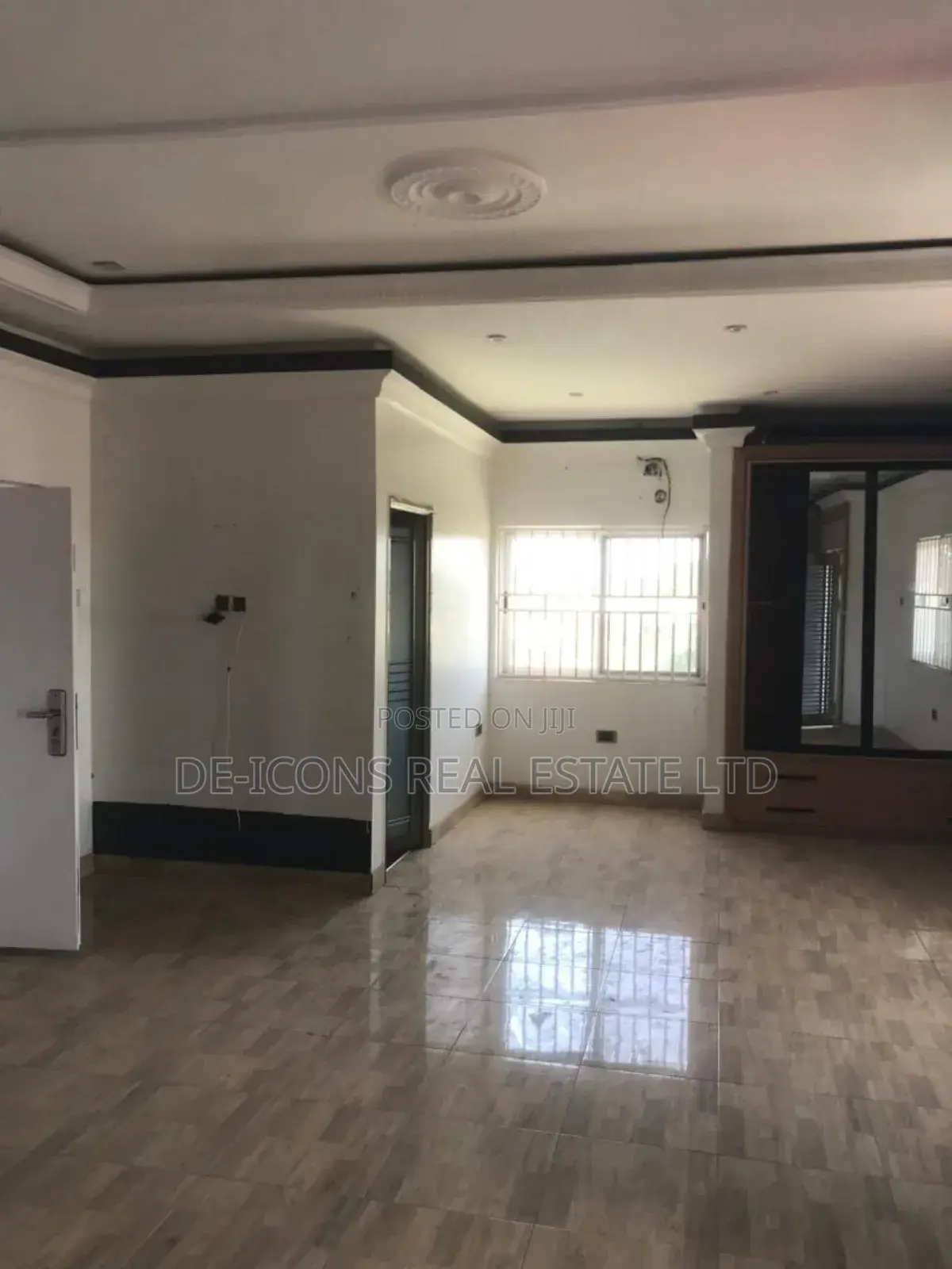 6bdrm House in De-Icons Real Estate, Awutu Senya East Municipal