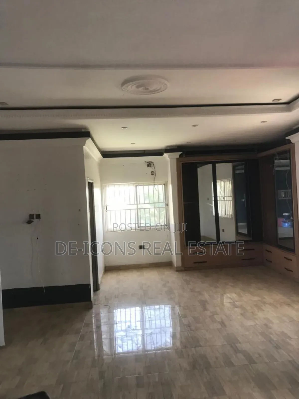 6bdrm House in De-Icons Real Estate, Awutu Senya East Municipal