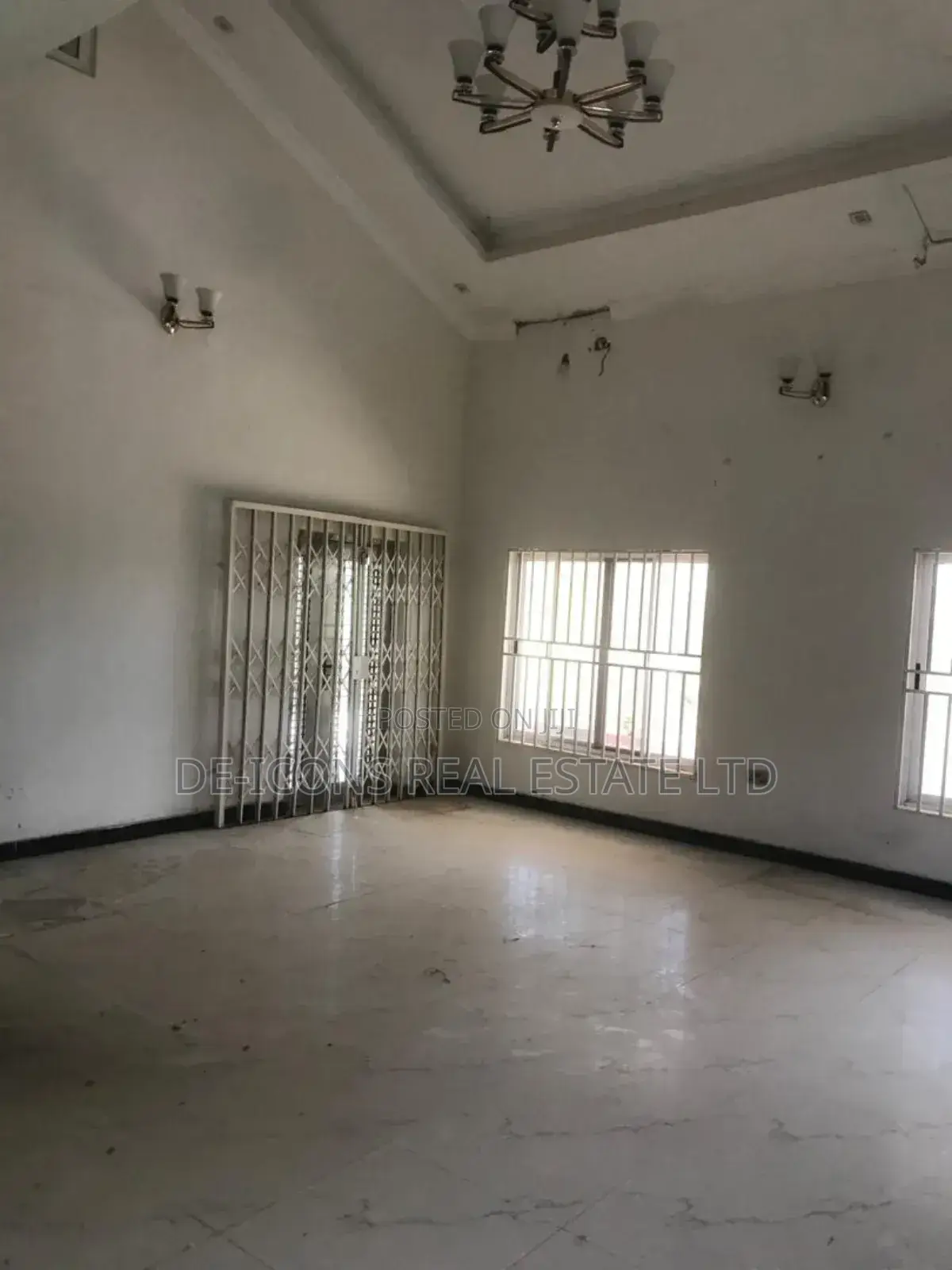 6bdrm House in De-Icons Real Estate, Awutu Senya East Municipal