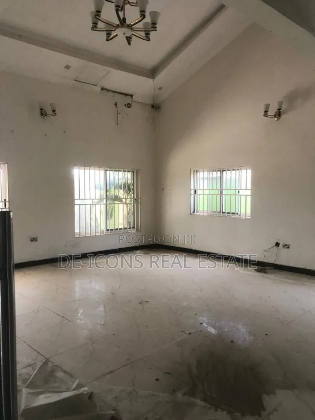 6bdrm House in De-Icons Real Estate, Awutu Senya East Municipal