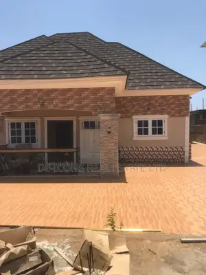4bdrm Mansion in De-Icons Real Estate, Awutu Senya East Municipal