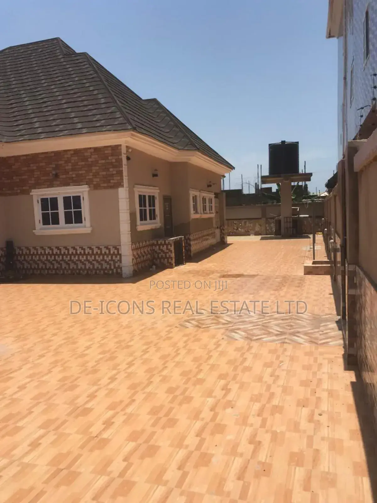 4bdrm Mansion in De-Icons Real Estate, Awutu Senya East Municipal