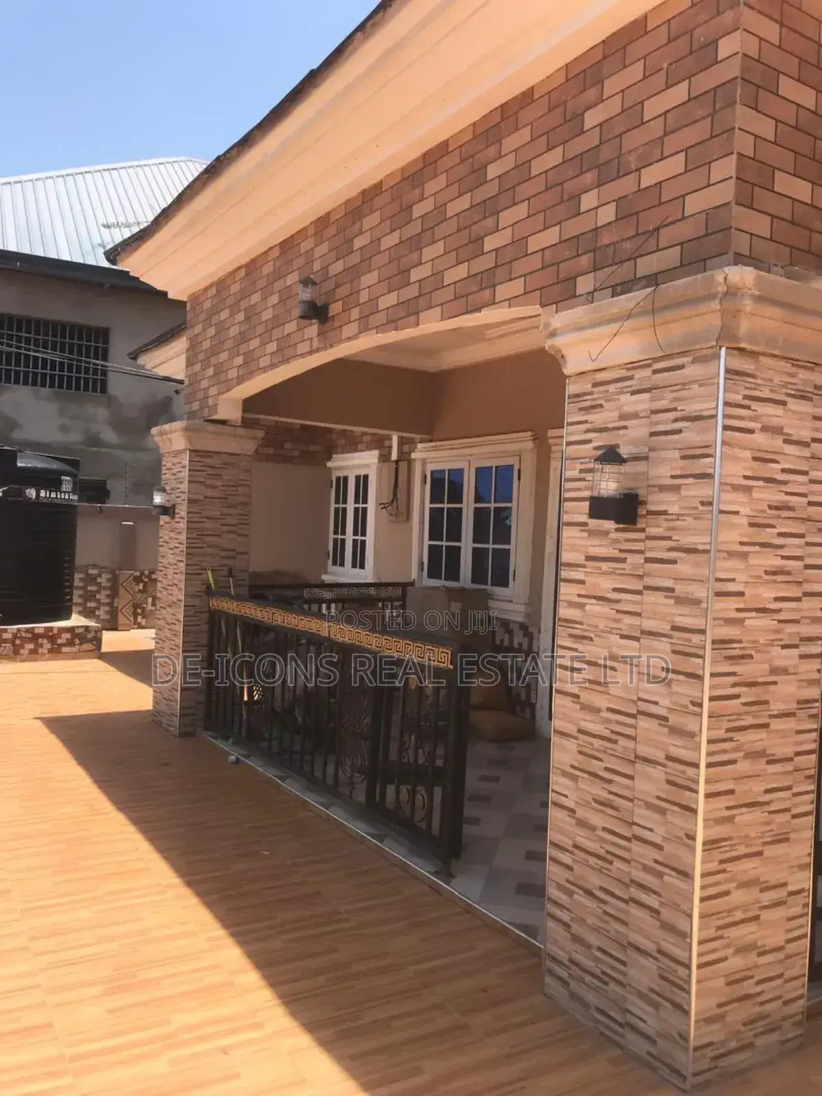 4bdrm Mansion in De-Icons Real Estate, Awutu Senya East Municipal
