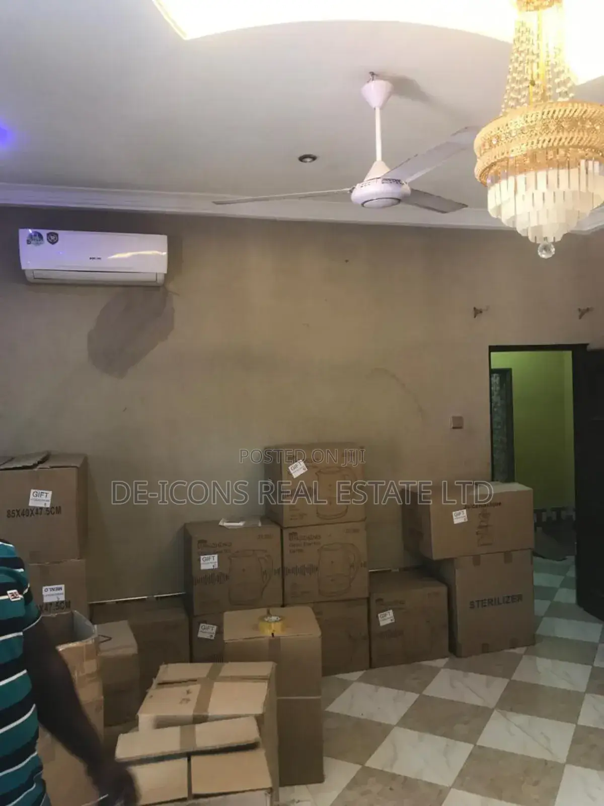 4bdrm Mansion in De-Icons Real Estate, Awutu Senya East Municipal