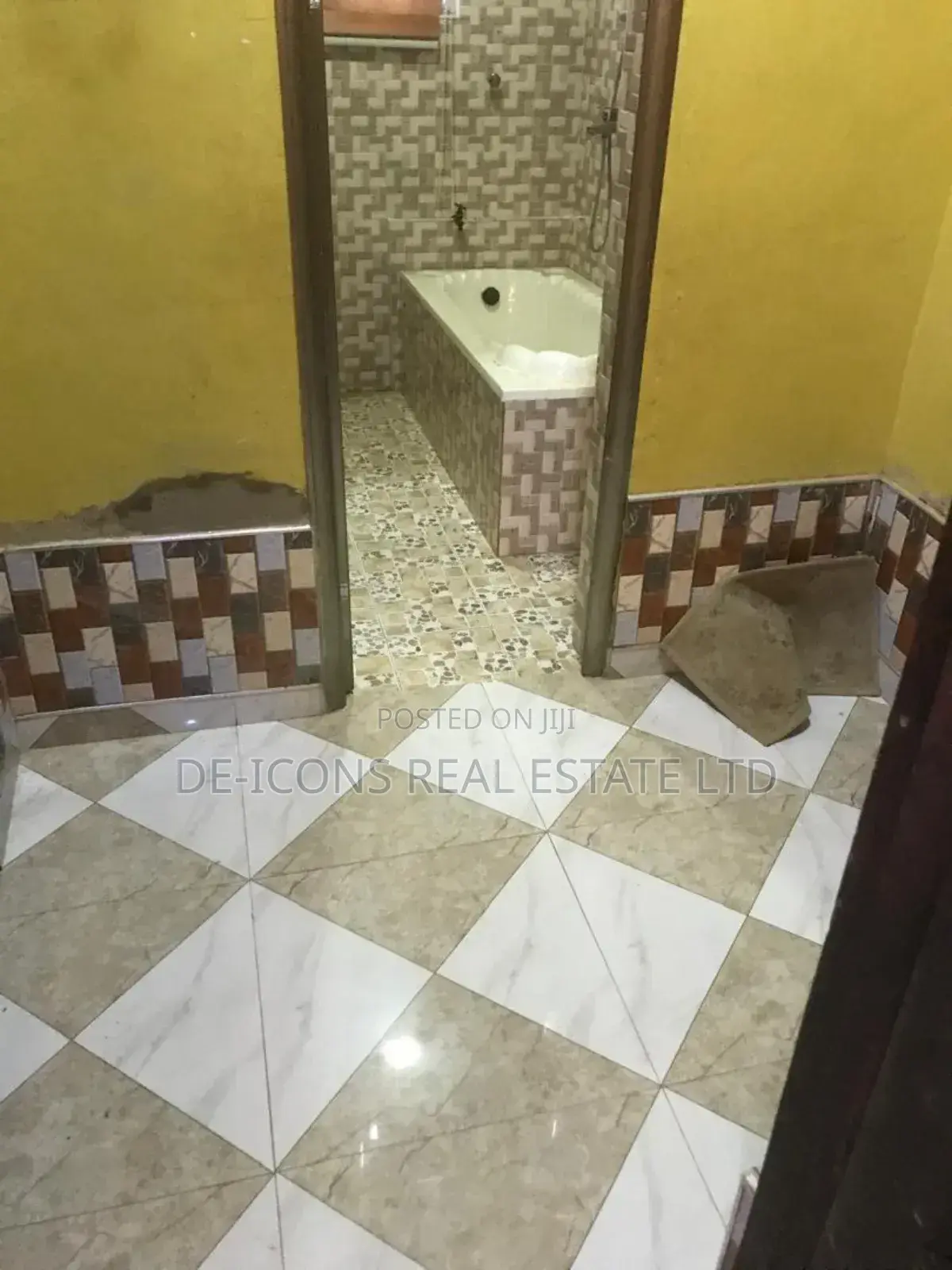 4bdrm Mansion in De-Icons Real Estate, Awutu Senya East Municipal