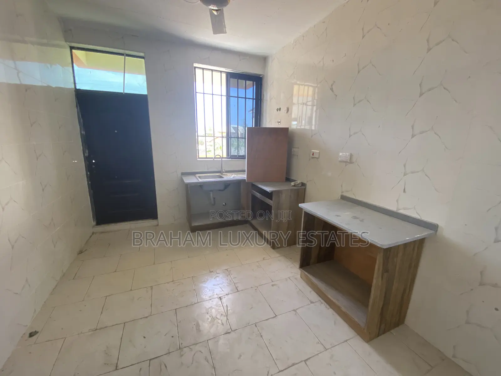 3bdrm Apartment in Braham Luxury, Sakumono for rent