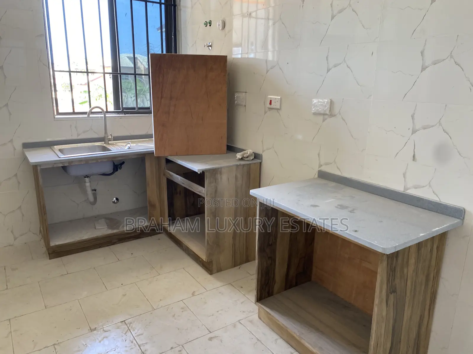 3bdrm Apartment in Braham Luxury, Sakumono for rent