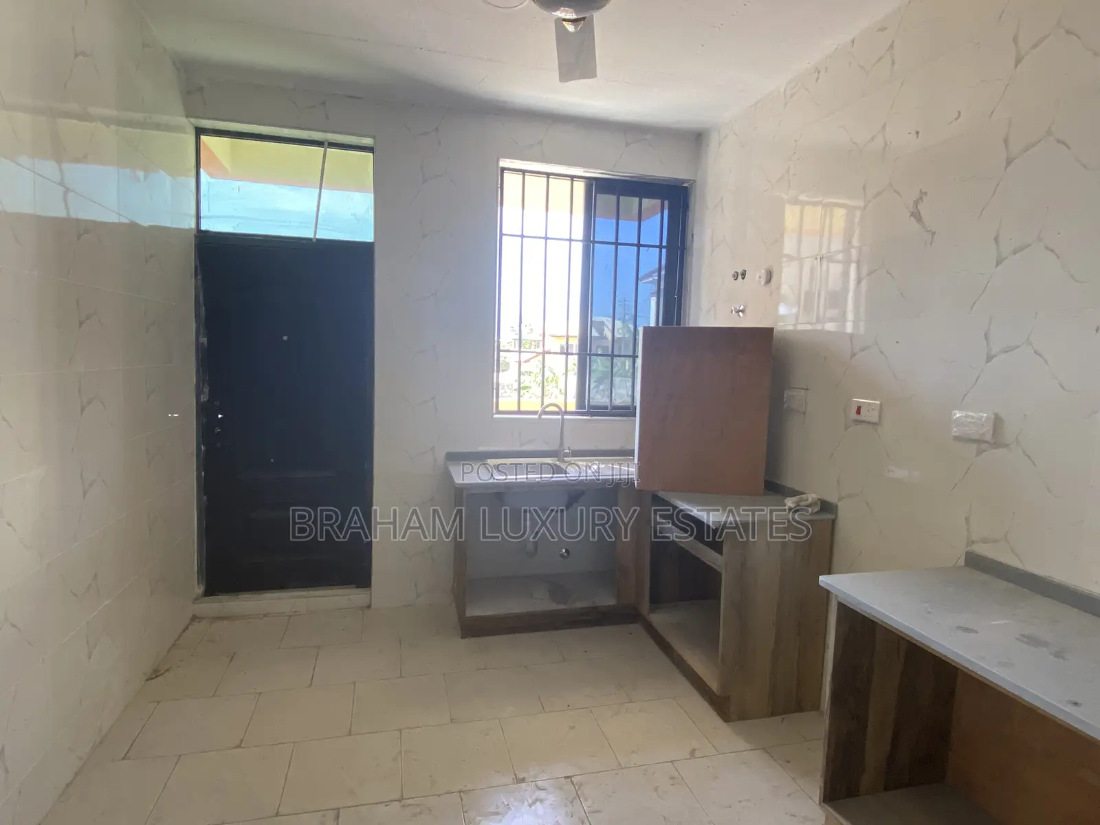 3bdrm Apartment in Braham Luxury, Sakumono for rent