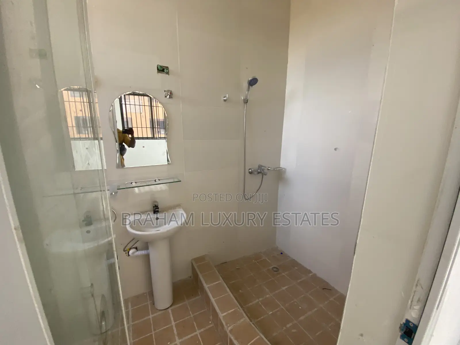 3bdrm Apartment in Braham Luxury, Sakumono for rent